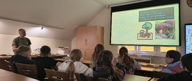 Zdjęcie do artykułu: Uczniowie z SP w Tyrawie Wołoskiej z wizytą w „Leśnej”